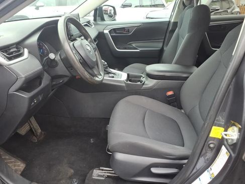Used 2019 Toyota RAV4 LE w/ Carpet Mat Package AWD/4WD image 3