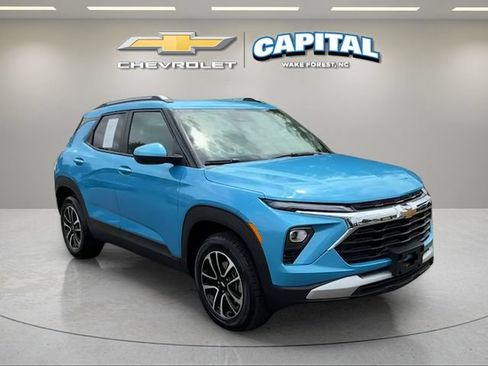 Used 2025 Chevrolet TrailBlazer LT w/ Driver Confidence Package AWD/4WD image 7