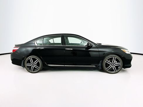 Used 2017 Honda Accord Touring image 10