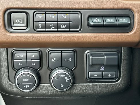 Used 2023 Chevrolet Tahoe High Country image 38