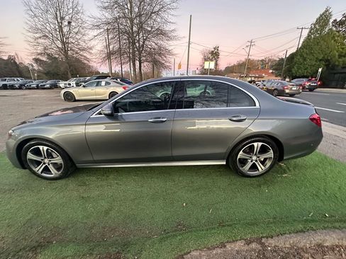 Used 2017 Mercedes-Benz E 300 4MATIC image 4