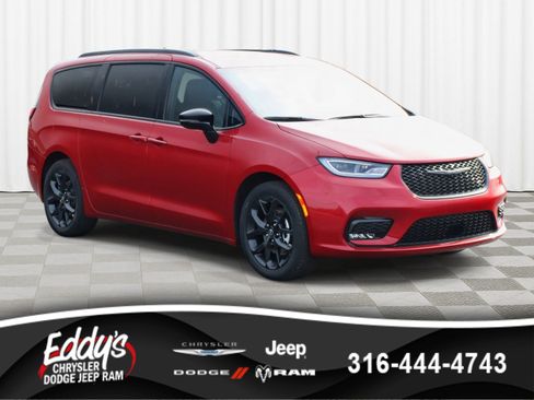 New 2026 Chrysler Pacifica Select w/ S Appearance Package image 1
