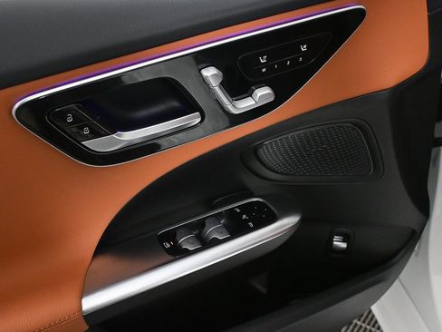 Certified 2025 Mercedes-Benz C 300 Sedan image 8