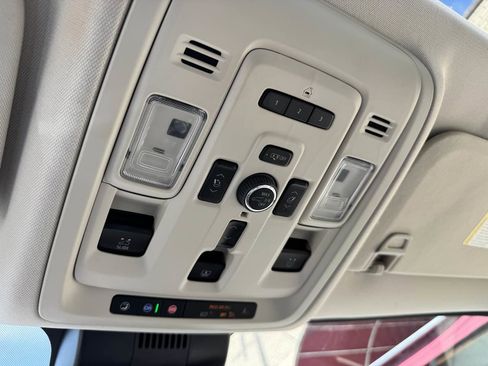 Used 2024 GMC Yukon XL Denali AWD/4WD image 22