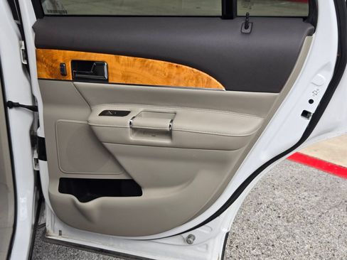 Used 2012 Lincoln MKX FWD image 26