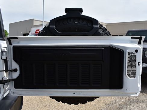 Used 2023 Jeep Wrangler Unlimited w/ Cold Weather Group AWD/4WD image 31