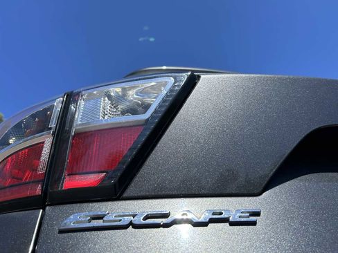 Used 2017 Ford Escape S image 10