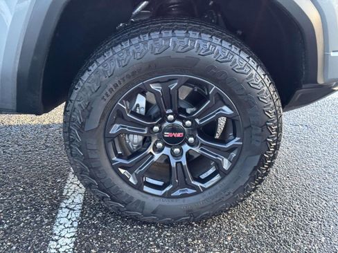 Used 2025 GMC Canyon Elevation w/ Convenience Package image 9