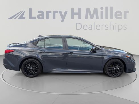Used 2025 Toyota Camry SE FWD image 6