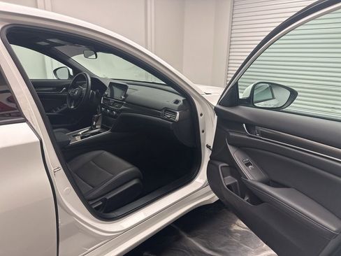 Used 2018 Honda Accord Sport image 8