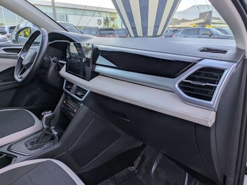 Certified 2025 Volkswagen Taos SE FWD image 21
