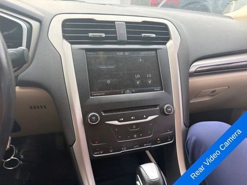 Used 2013 Ford Fusion SE FWD image 12