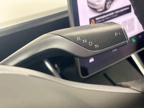 Used 2021 Tesla Model Y Long Range image 32