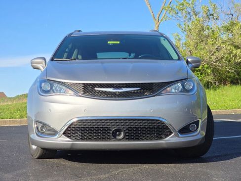 Used 2019 Chrysler Pacifica Touring-L Plus w/ Advanced Safetytec Group FWD image 22