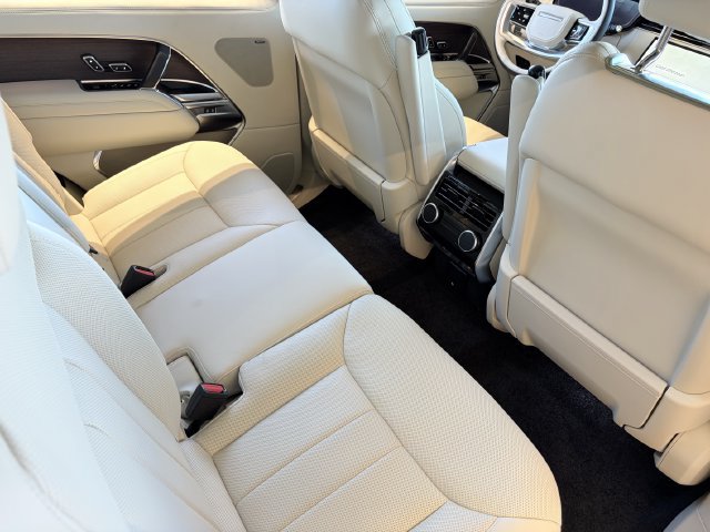 New 2026 Land Rover Range Rover Long Wheelbase SE AWD/4WD image 13