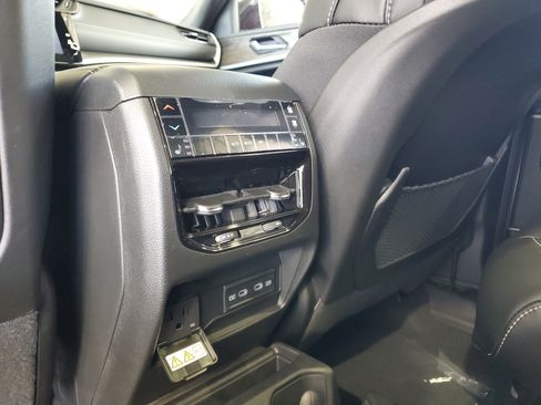 Used 2026 Jeep Grand Cherokee L Limited w/ Limited Altitude Package AWD/4WD image 13