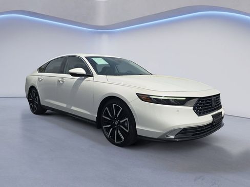 Certified 2023 Honda Accord Touring image 7