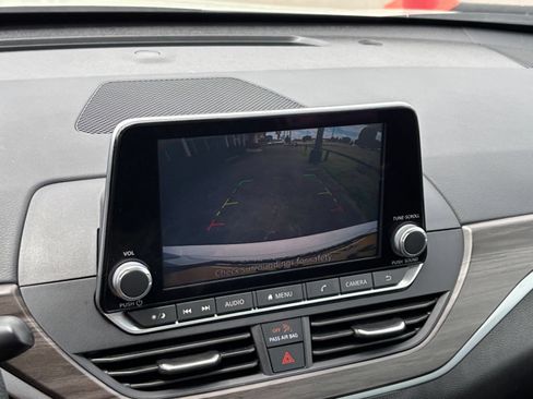 Used 2025 Nissan Altima 2.5 SV FWD image 23