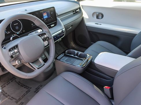 Used 2025 Hyundai Ioniq 5 SEL image 18