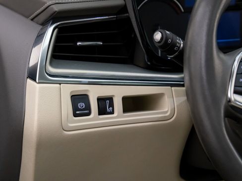 Certified 2022 Cadillac XT5 Premium Luxury w/ LPO, Floor Liner Package image 22