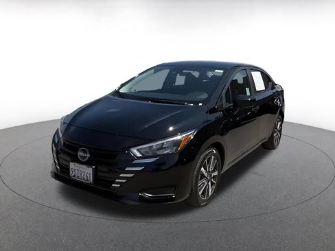 Used 2025 Nissan Versa SV FWD image 7