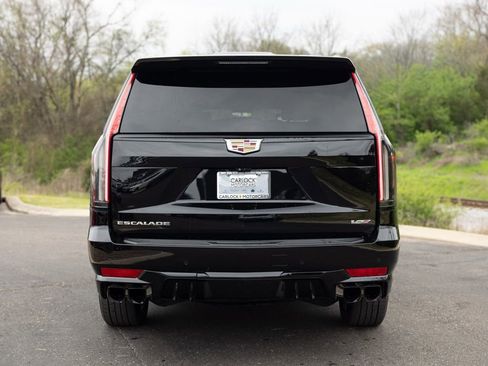 Used 2023 Cadillac Escalade ESV V AWD/4WD image 5