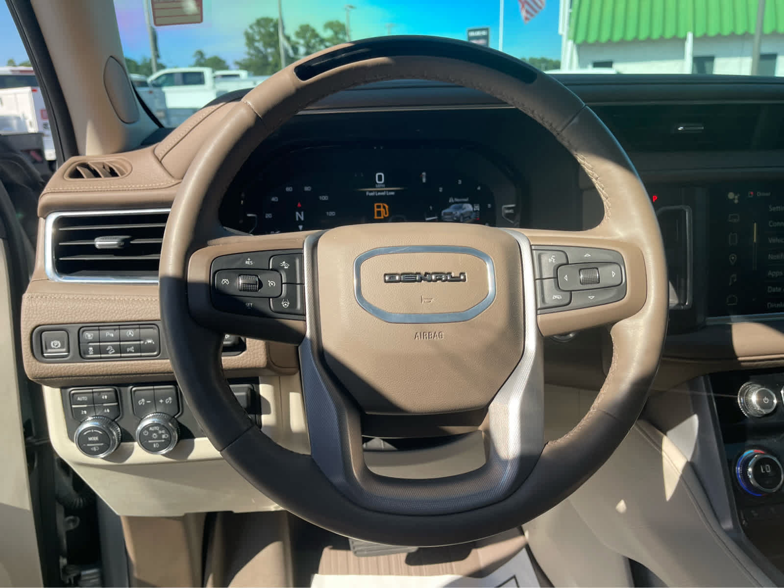 Used 2024 GMC Yukon XL Denali w/ Denali Reserve Package AWD/4WD image 12