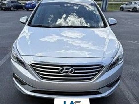 Used 2015 Hyundai Sonata SE w/ Option Group 09 FWD image 1