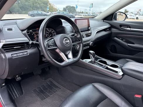 Used 2023 Nissan Altima 2.5 SR image 2