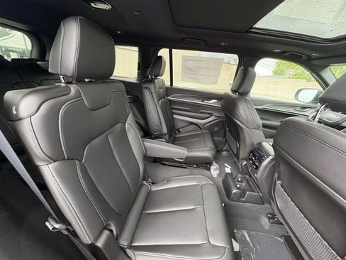 New 2025 Jeep Grand Cherokee L Limited w/ Black Appearance Package image 30