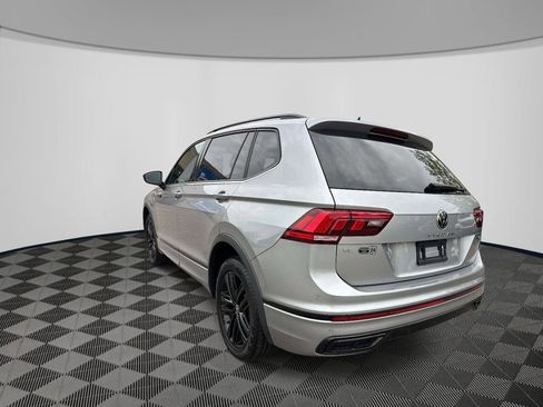 Used 2022 Volkswagen Tiguan SE R-Line AWD/4WD image 3