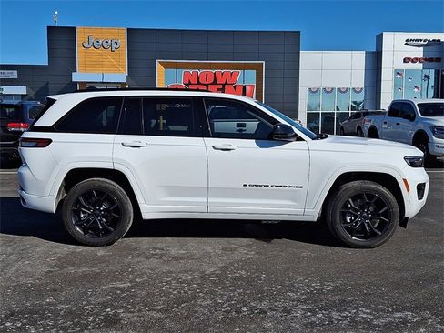 Used 2024 Jeep Grand Cherokee Limited 4xe image 11