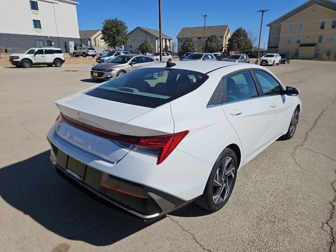 Used 2025 Hyundai Elantra SEL image 5