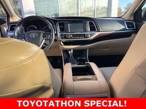 Used 2016 Toyota Highlander Limited Platinum image 19