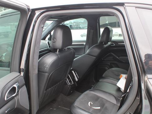 Used 2014 Porsche Cayenne GTS image 7