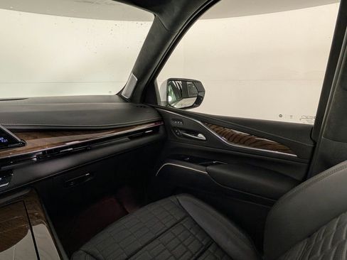 Used 2023 Cadillac Escalade Sport Platinum w/ LPO, ONYX Package AWD/4WD image 23