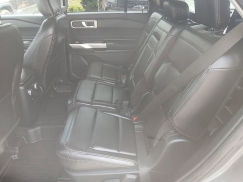 Certified 2022 Ford Explorer XLT w/ Equipment Group 202A AWD/4WD image 18