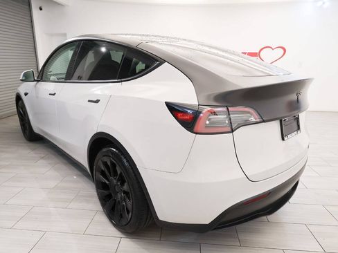 Used 2023 Tesla Model Y AWD image 3