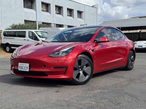 Used 2022 Tesla Model 3 Standard Range RWD image 2