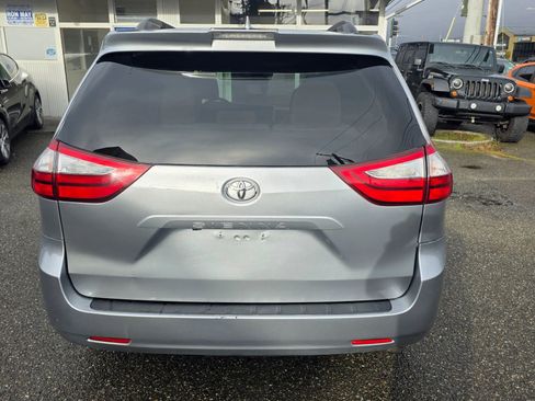 Used 2018 Toyota Sienna LE image 6