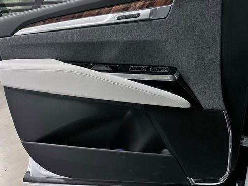 Used 2026 Cadillac Escalade Platinum Sport w/ LPO, ONYX Package image 25