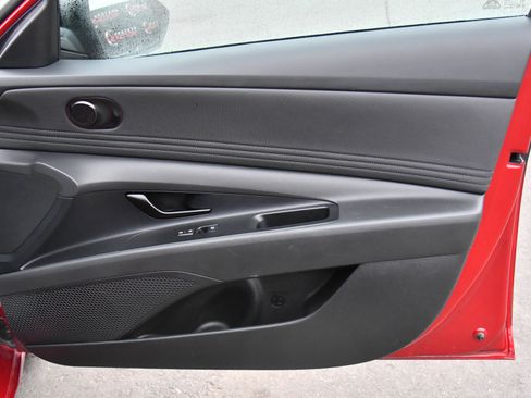 Used 2025 Hyundai Elantra Sport image 37