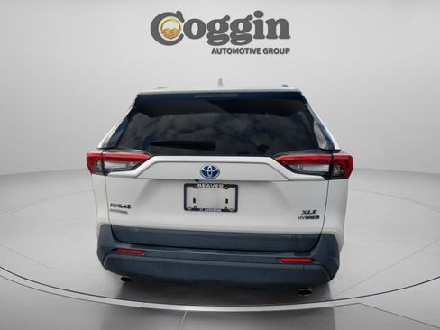 Used 2022 Toyota RAV4 XLE image 4