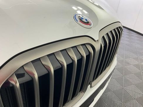 Used 2022 BMW X7 M50i w/ Dynamic Handling Package AWD/4WD image 9