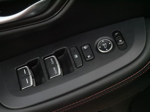 Used 2025 Honda HR-V Sport image 19