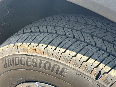 Used 2025 GMC Acadia Elevation image 11