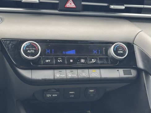 Used 2022 Hyundai Elantra SEL image 3