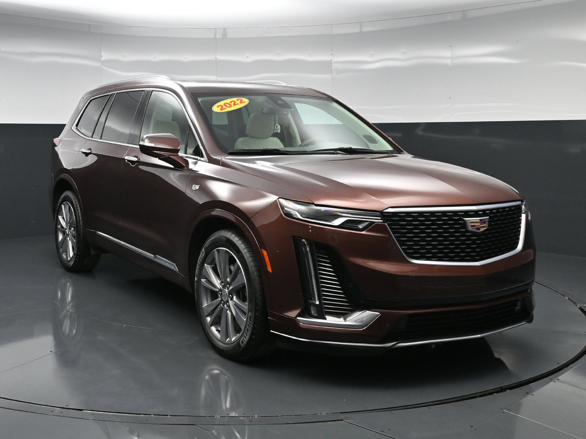 Used 2022 Cadillac XT6 Premium Luxury FWD image 1