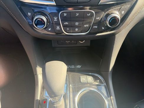 Used 2024 Chevrolet Equinox Premier AWD/4WD image 22