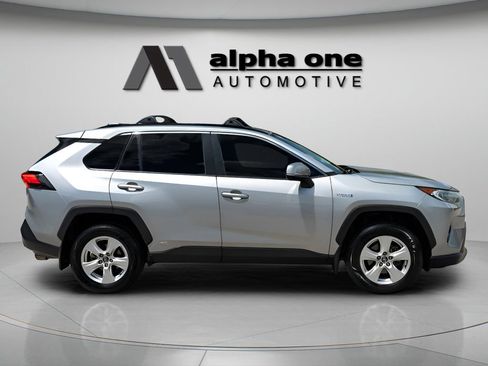 Used 2021 Toyota RAV4 XLE w/ Convenience Package AWD/4WD image 4